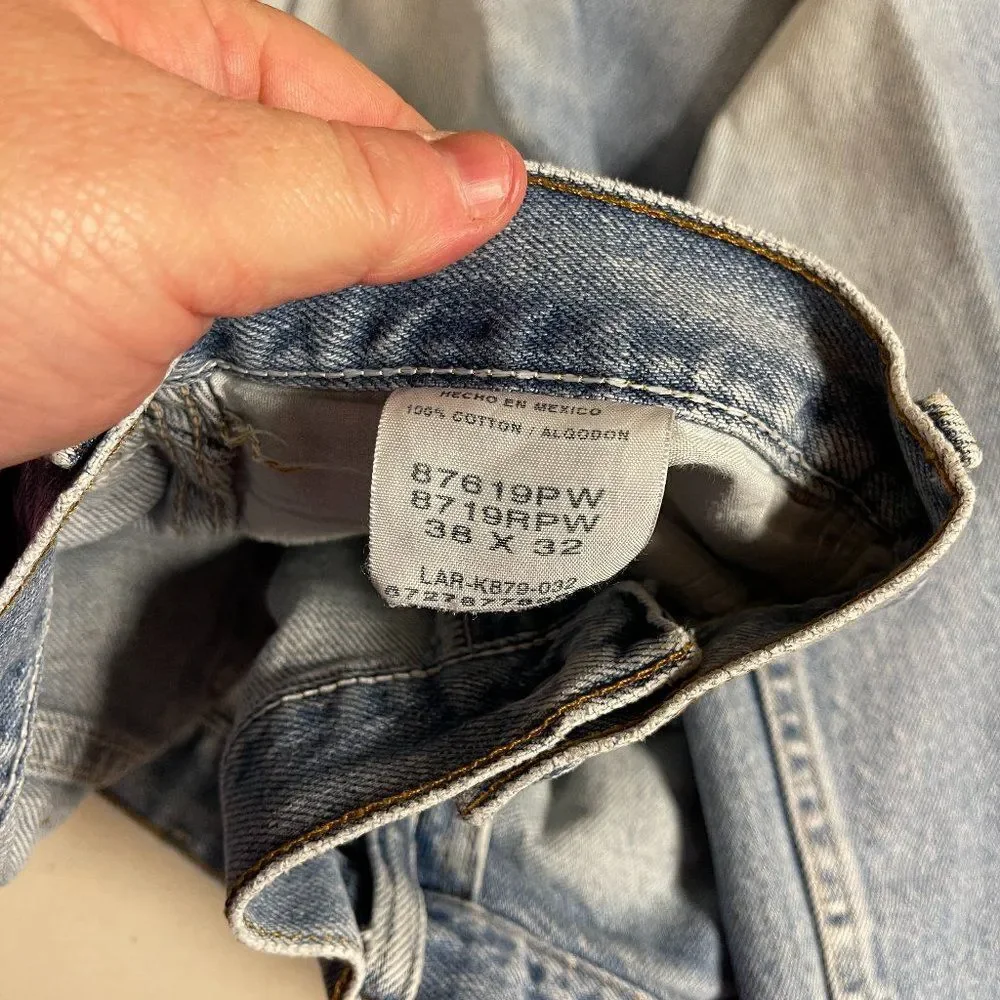 VINTAGE RUSTLER DISTRESSED FADED LIGHT BLUE DENIM JEANS  38x32 - Picture 8 of 11